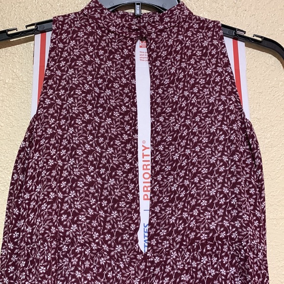 American Eagle Top Cold Shoulder Blouse XS Burgundy White🌀 - Picture 11 of 16